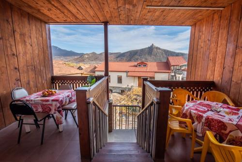 a balcony with a table and a view of a mountain at Guesthouse Mtskheta-Kapanadze in Mtskheta