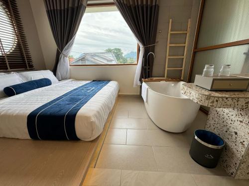 Кровать или кровати в номере Muzi Boutique Hotel