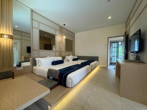 Кровать или кровати в номере Muzi Boutique Hotel