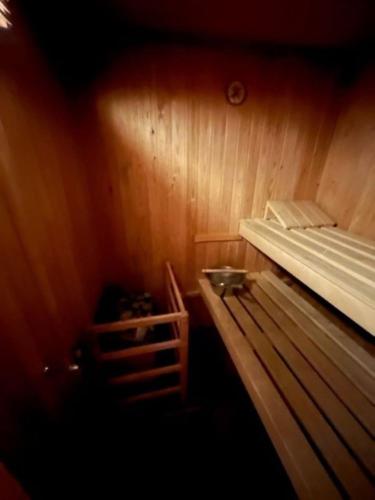 a small room with a bunk bed in a cabin at Porkka COSY & QUIET chalet 8 pers in Vex