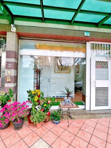 a display window of a house with potted plants at 蹦噠噠包棟民宿 in Tainan