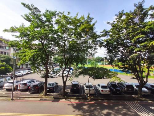 a group of cars parked in a parking lot at 蹦噠噠包棟民宿 in Tainan