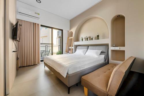 a bedroom with a bed and a chair and a balcony at Yongyue 18 Homestay in Puli