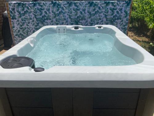 a jacuzzi bathtub in a yard at Starry Night Farmstay in Forbes