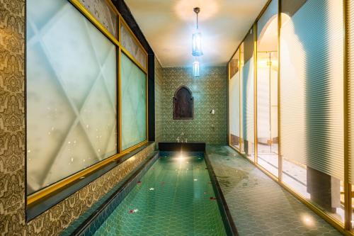 Swimmingpoolen hos eller tæt på Shilp wellness Resort and Spa