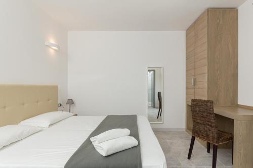 Ένα ή περισσότερα κρεβάτια σε δωμάτιο στο Hotel Delfino