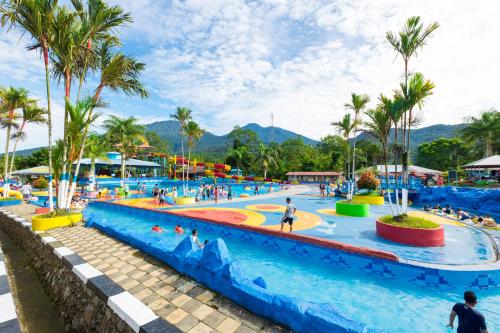 Bazén v ubytování Mifan Resort And Waterpark nebo v jeho okolí