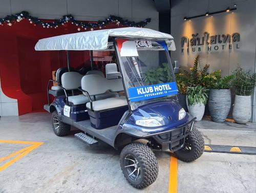 a golf cart parked in front of a building at Klub Hotel Bangkok in Bangkok