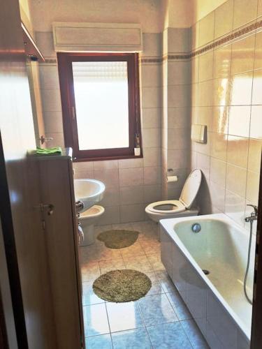 a bathroom with a tub and a toilet and a sink at Roma e Palazzo Pontificio di Castel Gandolfo-Vaticano in Rome
