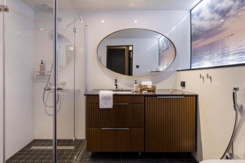 a bathroom with a sink and a mirror at Bob W Koti Katajanokka in Helsinki