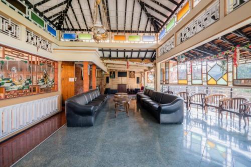 Χώρος καθιστικού στο Urbanview Hotel Near Jatim Park 1 by RedDoorz