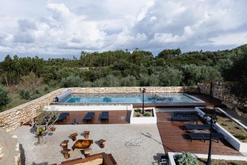an external view of a villa with a swimming pool at Casa da Broa - Recantos d'Almerinda in Alvito