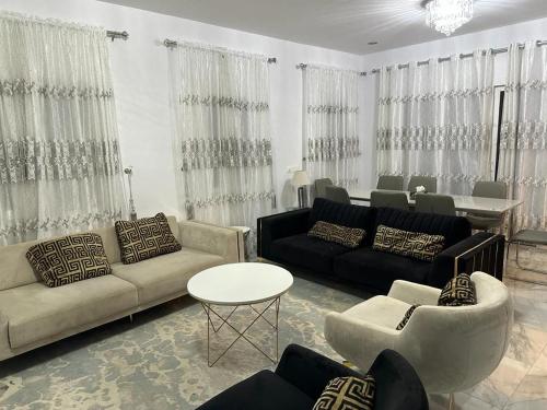 Svetainės erdvė apgyvendinimo įstaigoje villa in king Abdullah economic city luxury feel W private pool