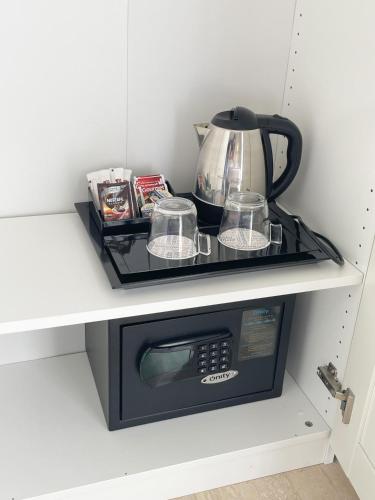 Kemudahan buat kopi dan teh di Hotel Turissa
