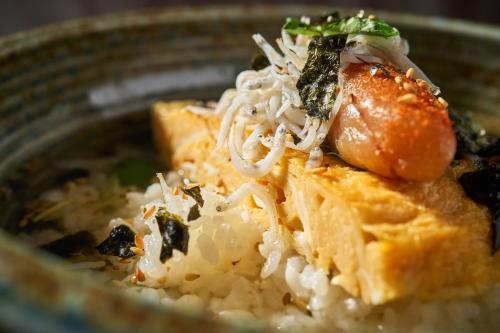 Jídlo v hotelu nebo okolí