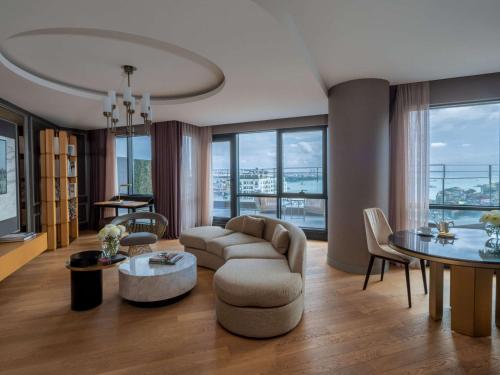 Ruang duduk di Sofitel Istanbul Taksim