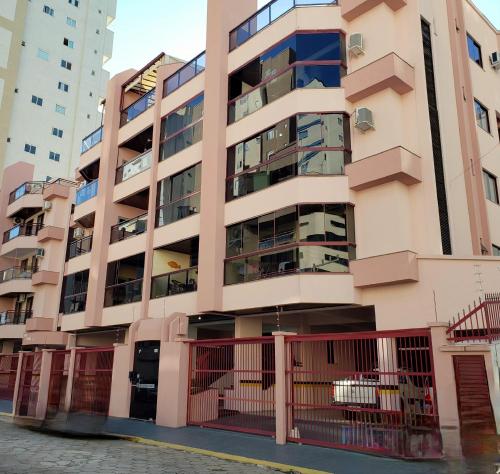 Apartamento 3 d suíte e garagem Quadra Mar, Meia Praia, Itapema