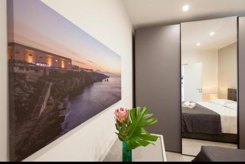 En eller flere senge i et værelse på Holiday House Vitruvian