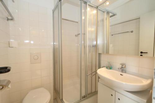 a bathroom with a shower and a toilet and a sink at Löffler 6/51 in Westerland (Sylt)