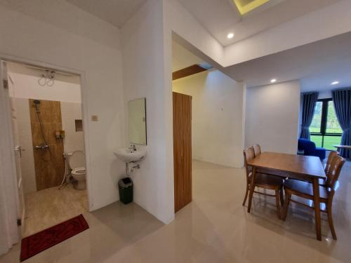 Koupelna v ubytování Rumah Alam Taya Syariah
