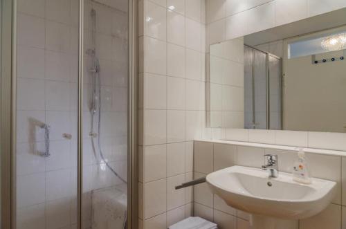 a bathroom with a sink and a shower at Haus Sylter Welle 9-91 WB in Westerland (Sylt)