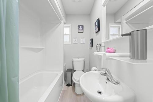 Kylpyhuone majoituspaikassa Private cozy bedroom Wi-Fi Workspace