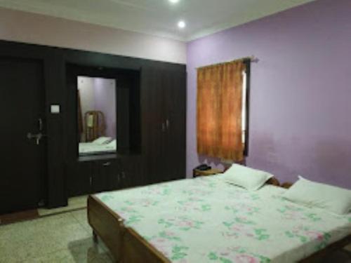 a bedroom with a large bed and a mirror at PARK VIEW PALACE,Bhubaneswar in Bhubaneshwar