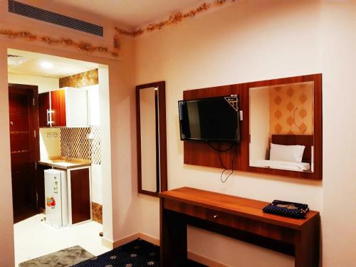 TV a/nebo společenská místnost v ubytování فندق انوار المشاعرالفندقية