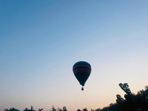 a hot air balloon flying in the sky at The Deerfield Cottages in Rāmnagar