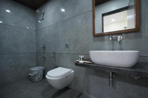 Koupelna v ubytování Hotel Triton Sion - Near US Embassy - Hotel Near BKC
