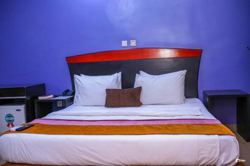 Posteľ alebo postele v izbe v ubytovaní Suru Express Hotel