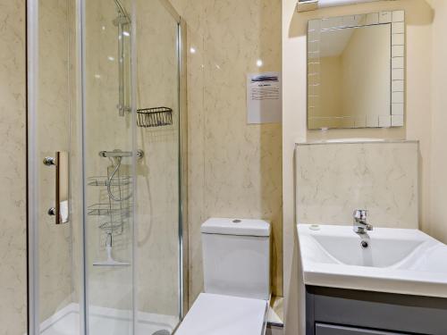 a bathroom with a shower and a toilet and a sink at 2 Bed in Bideford RIVES in Bideford