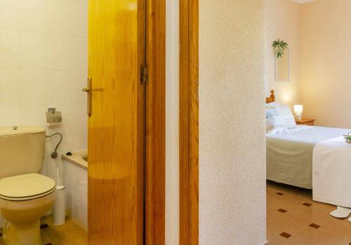 Bilik mandi di Bungalow Pink Cabo Roig