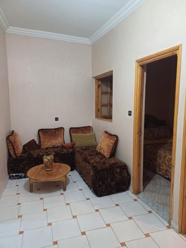 a living room with two couches and a table at Apartement privé in Taroudant
