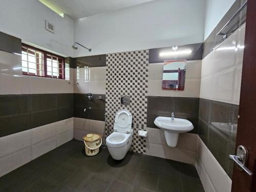 a bathroom with a toilet and a sink at Pknhomestay kumily thekkady in Thekkady
