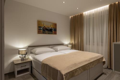 Brand New*City Centre Apart. Kirby