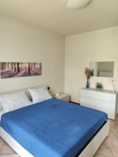 En eller flere senge i et værelse på Entire apartment in the capital of Franciacorta