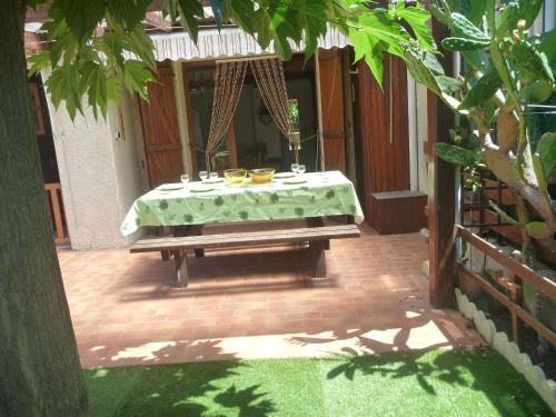 Villa calme, climatisée, avec grande terrasse et jardin, proche commodités - FR-1-387-87