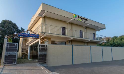 a building with a fence in front of it at Itsy By Treebo - Kurinji Stay Inn in Yelagiri