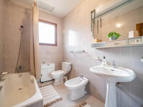 Kúpeľňa v ubytovaní Maison F3 à Céret avec jardin, terrasses et climatisation, proche centre-ville - FR-1-703-96