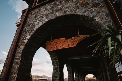 Imagen de la galería de Popova Kula Hotel & Winery, en Demir Kapija