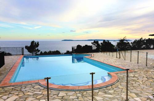 La Pinède - T4 avec terrasse et piscine