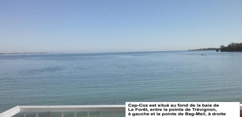 a view of a large body of water at STUDIO Les pieds dans l'eau CAP-COZ Fouesnant in Fouesnant