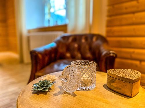 a table with a glass owl on top of it at Luxusvilla Österreich in Scheibbs