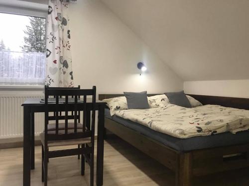 Postel nebo postele na pokoji v ubytování Apartmány v Chalupě nad Modravou