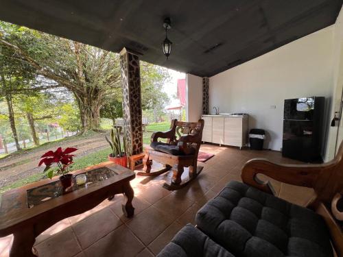 a living room with a couch and a table at La Dama de los vientos in Cerro Azul