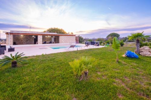 a house with a large yard with a pool at Villa Giulia con Piscina Privata - Specchia in Specchia