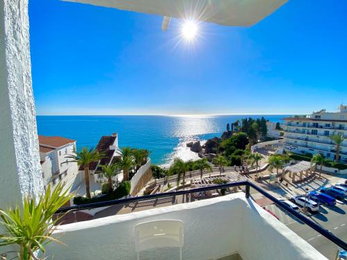 Modern apartment stunning sea views and pool