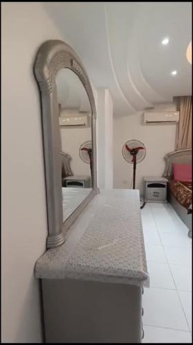 Ein Bett oder Betten in einem Zimmer der Unterkunft شقة فندقية فاخرة