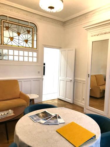 Photo de la galerie de l'établissement L'ASTORIA - Centre Ville - Proche des Thermes - Ancien Palace, à Vichy